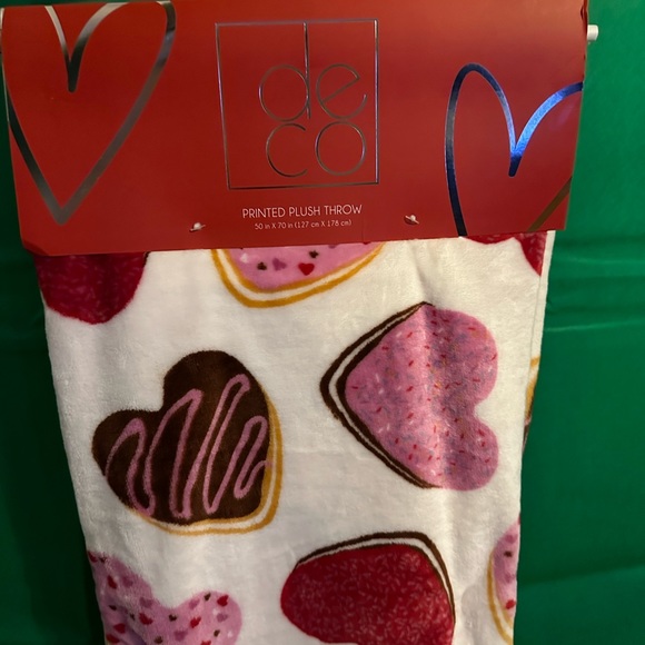 DECO plush throw blanket with donut hearts - Picture 6 of 9